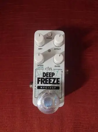 Electro-Harmonix Deep Freeze Sound Retainer Effects Pedal