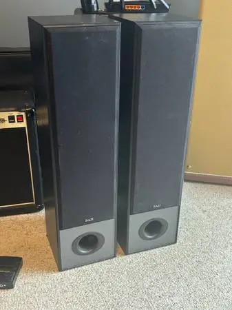 Vintage KLH model 365 speakers
