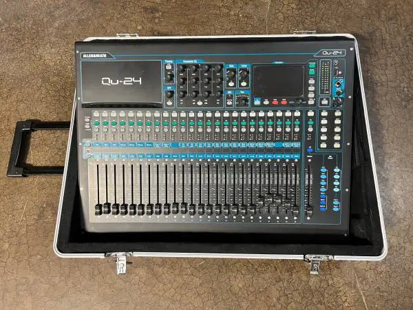 Allen & Heath Qu-24 Channel Mixer w/wheeled case