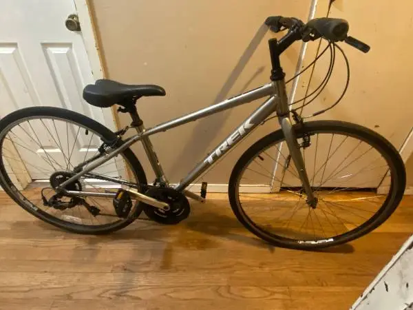 21 Speed TREK 7.0 FX Road Bicycle. 15 inch frame