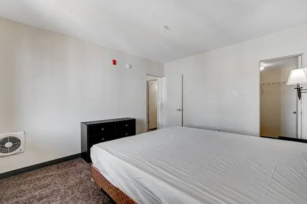 Fitness Center, Close to Restaurants, Close to Airport