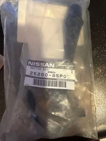OEM NEW in pkg Nissan Pathfinder 94+95 REAR wiper Switch 25260-85P05