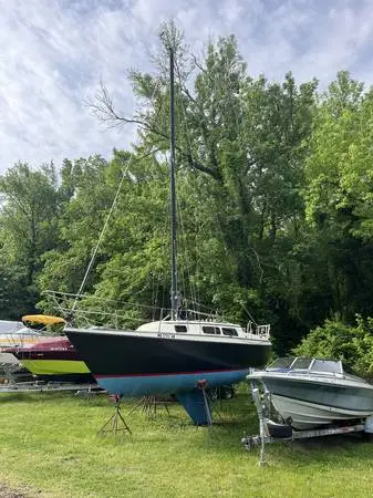 27ft Sailboat with Yanmar Diesel