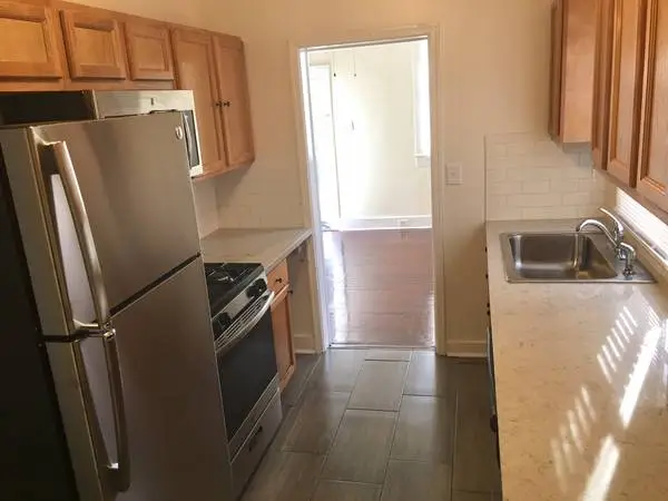 =====(F2-1) -- Rare Availability--Fully Modernized 2 Bedroom
