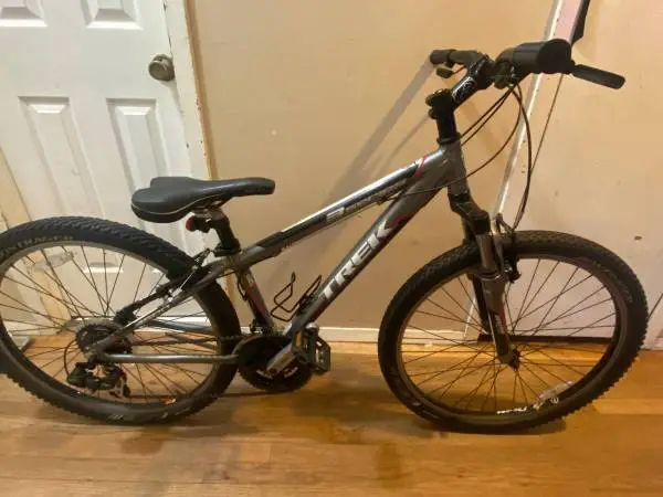 21 Speed TREK 3500 Mountain Bicycle 13 inch frame