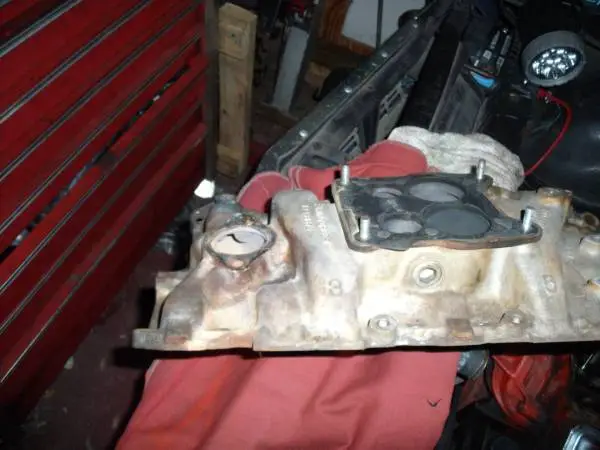 S/B CHEVY CAST IRON INTAKE MANIFOLD