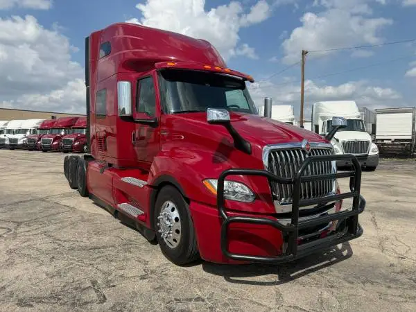 2024 INTL LT625 SLEEPER S2071