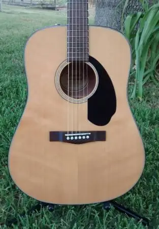 Fender CD-60S Solid Spruce Top & Assessories