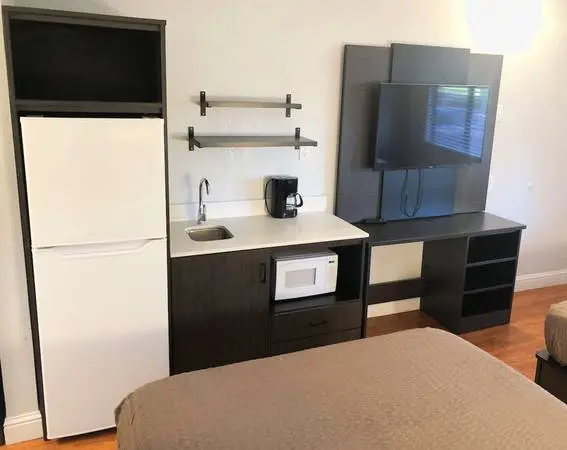 DISCOUNTED WEEKLY RATE! All-Inclusive - WiFi, Cable TV, Morning Coffee