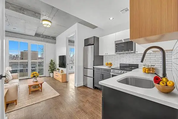 ASTORIA 2BR/2BA | SKYLINE ROOF + GYM | $4,195