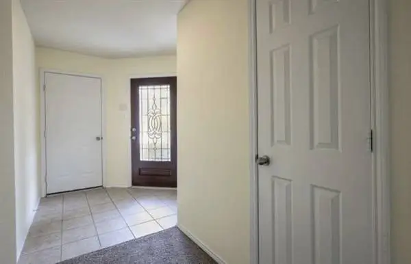 Private room for rent. All bills are paid including strong WiFi