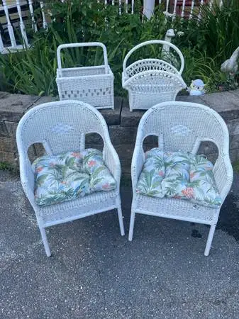 Vintage wicker pieces