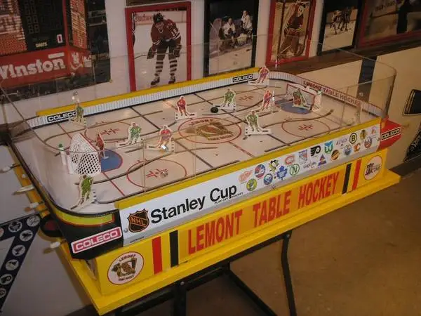 VINTAGE TABLE TOP HOCKEY GAMES WANTED COLECO MUNRO BENEJ