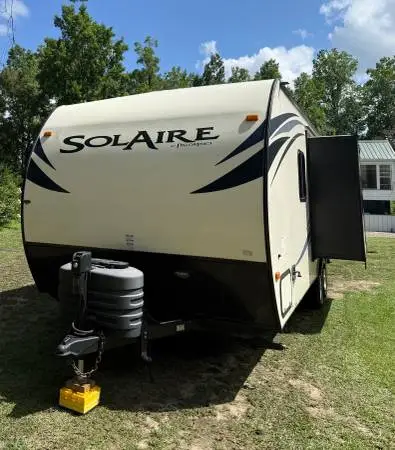 Camper (20ft Solaire Camper)