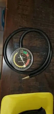 Fuel pump pressure gauge