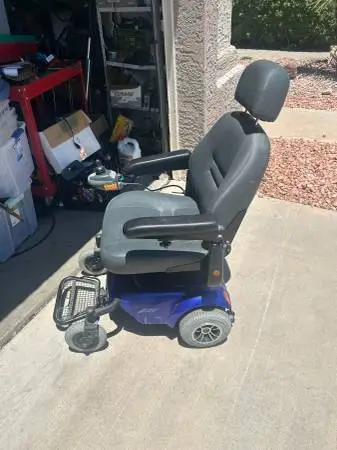 mobility scooter merits 250 lbs-113kg like new