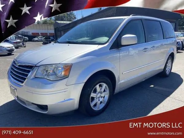 2010 Chrysler Town and Country Touring 4dr Mini Van