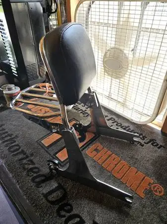 Harley davidson detachable sissy bar with pad and luggage carrier