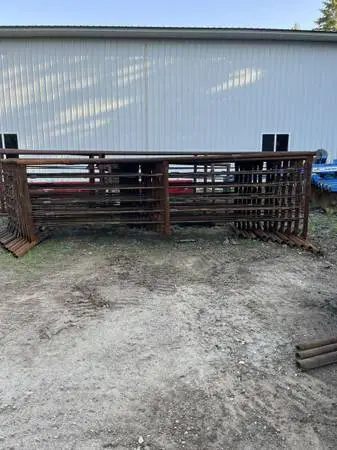16 foot free standing corral cattle panels
