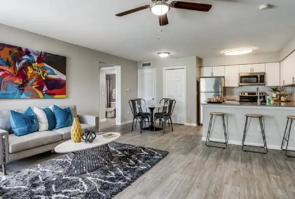 Updated 2/2 w/Hefty Move In Special!-Walk to Grocery..