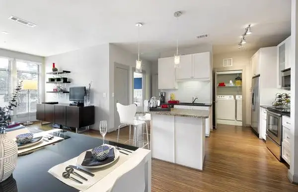VIBRANT URBAN STYLE | CONTEMPORARY FINISHES | PLUSH POOL | DOWNTOWN