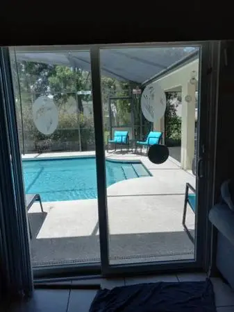 15- 20 minutes to Disney World. 5bd/3bath/WIFI/Cable TV