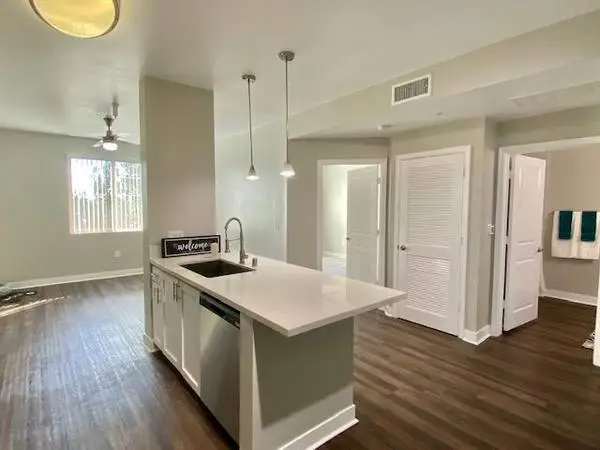 Sophisticated 2 BR: In-Unit Laundry & Modern Kitchen