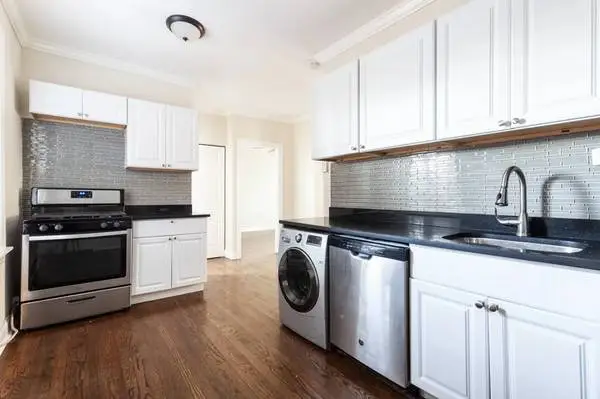 😍 Lakeview East 1 Bed | 675 Sq Ft + In-Unit Laundry | $2,345