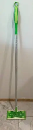 Swiffer dry/wet cloth sweeper