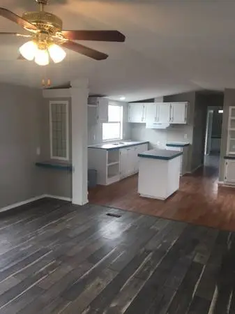 Comfortable remodeled 3-2 mobile home in small private community