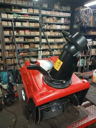 Toro Power Clear 210 E Snow Thrower