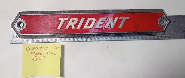 Triumph TRIDENT side panel emblem motocycle