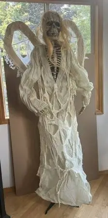 Halloween Decoration - 6 ft Gruesome Greeter