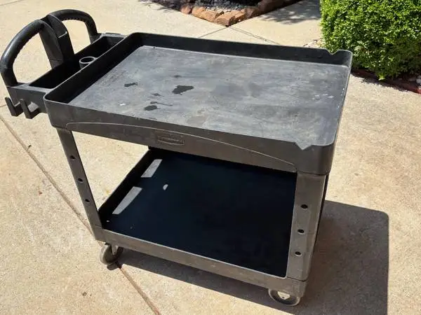 Rubbermaid Commercial Rolling Cart