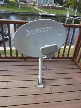 Direct TV HD Satellite Dish Antenna