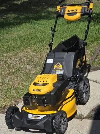 DEWALT 21 in. 196cc E-GOV Engine 3-in-1 Gas RWD Self-Propelled Lawn Mower with H
