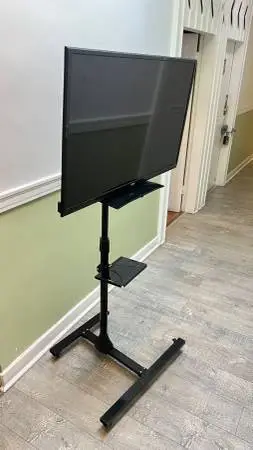 RCA TV with Stand 40”