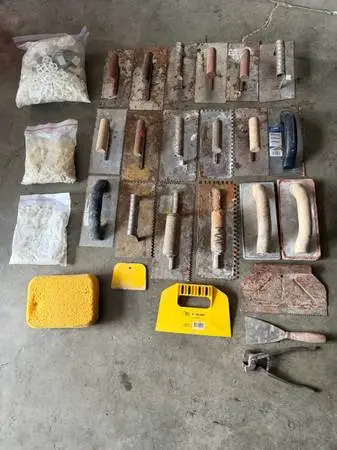 Flooring & Tile trowels/ tools / tile spacers
