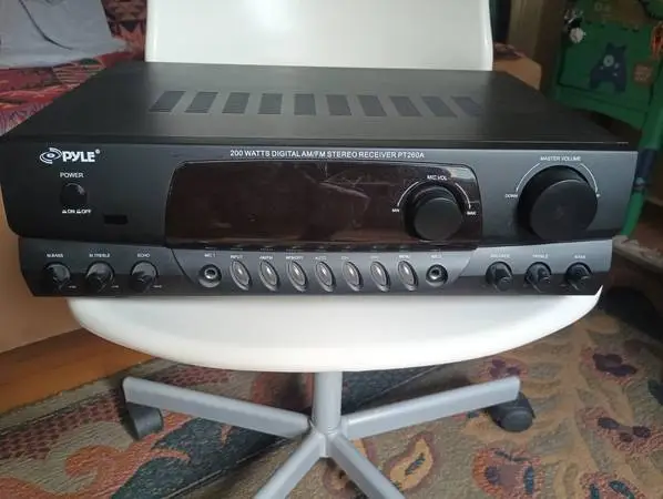 PYLE PT 260 A RECEIVER 200 watts like new cond.