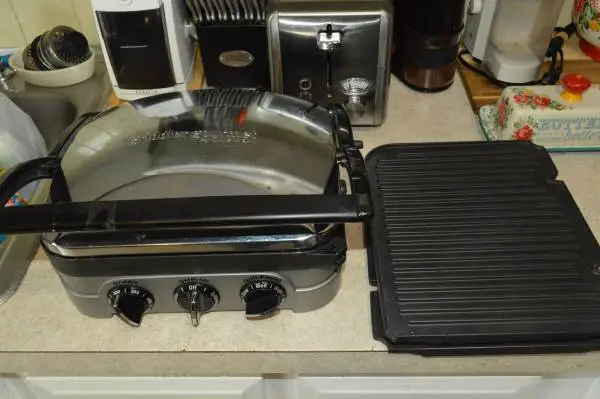 Cuisinart Versatile 2 Sets of Plates Grill Griddler Model GRID-8PC