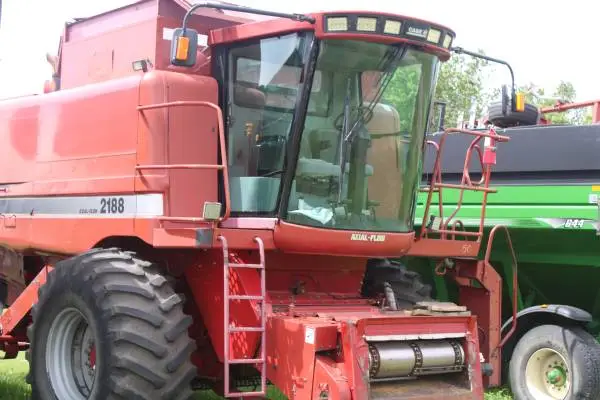 C.I.H. 2188 Combine, 3836 Rotor Hrs., 30.5 x 32 Tires, Chopper
