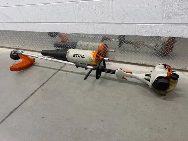 Stihl Kombi Power Head w/String Trimmer and Blower Attachments