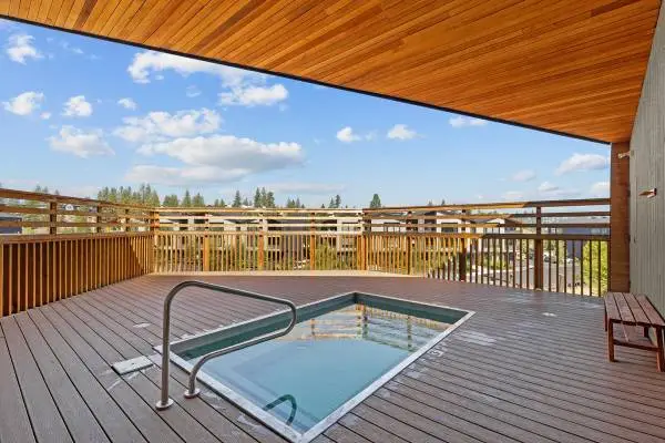 Outdoor deck on every apartment, Luxurious materials and finishes