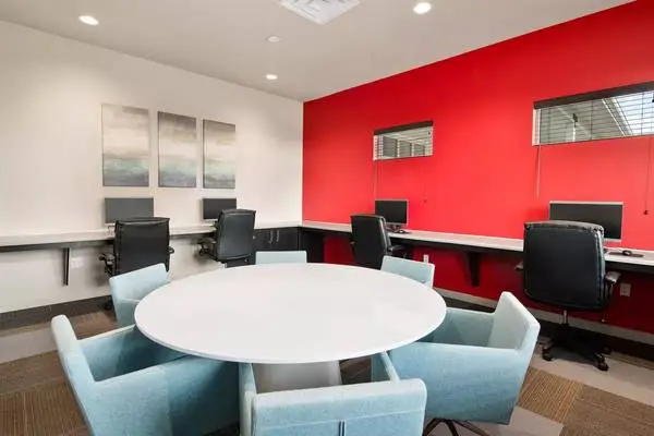 Lots of space! 954 sqft, 2 bed, washer/dryer in unit, near everything