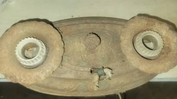 Wall light fixture