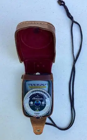 Lunasix pro light meter with leather case