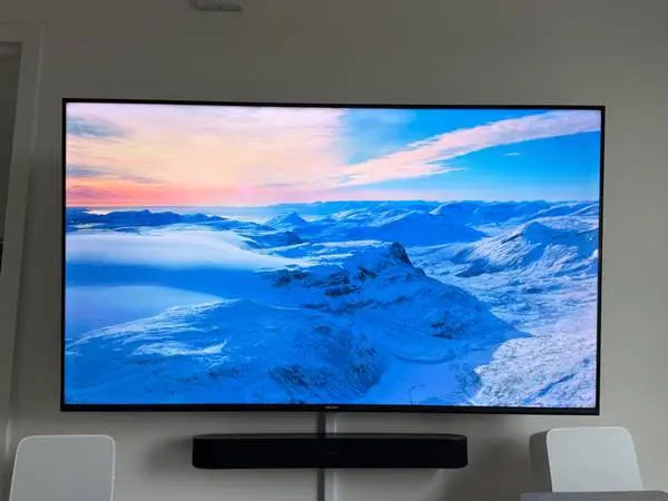 Hisense U6G 55-Inch 4K ULED TV With Wall Mount