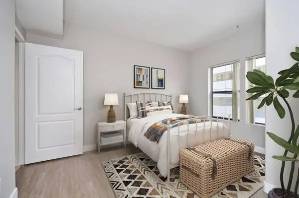 Central Air/Heating, 2bd 2ba, Located in Los Angeles