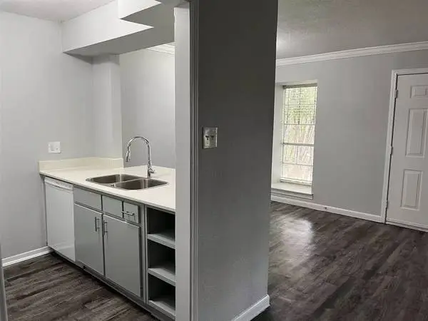 Ideal location! Close to everything! 1 bed / 1 bath! 730 Sqft!