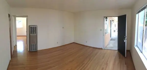 * Midtown 2 bedroom apartment w/ wood floors near N & 24 *